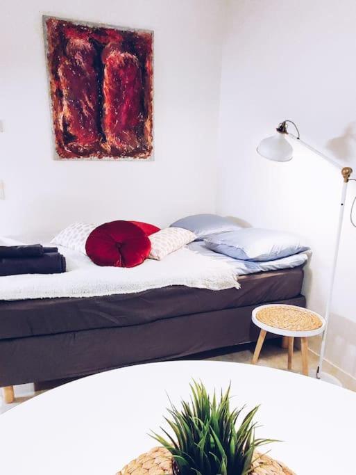 New Studio Cherry Near Helsinki Airport In Kivistoe Vantaa Exterior foto